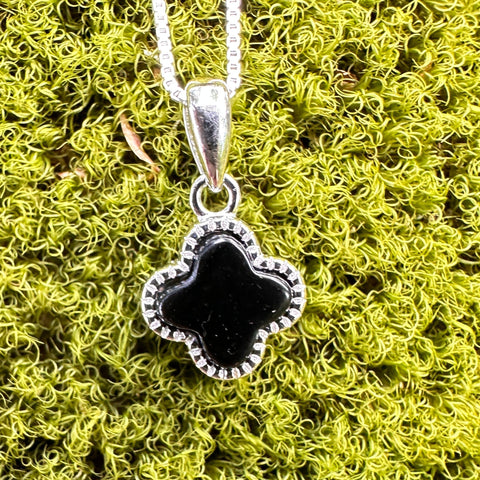 Sterling silver with rhodium 4 leaf clover pendant with black onyx 10mm diameter L 18mm 5