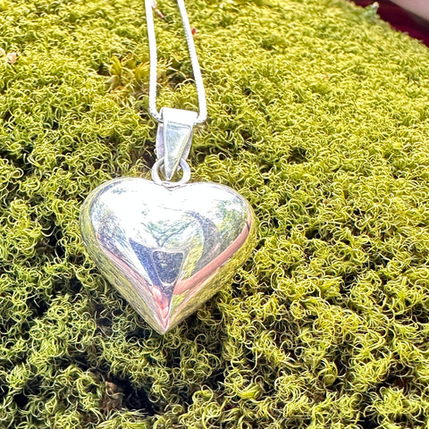 Sterling Silver smooth puffy heart shape pendant. Approximate heart size: 20mm diameter 5