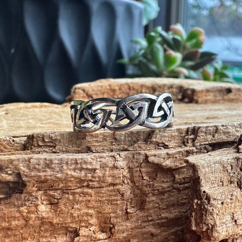 10 Sterling Silver ring with Celtic Knot design 7mm width