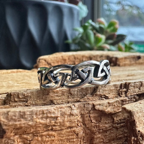 8 Sterling Silver ring with Celtic Knot design 7mm width